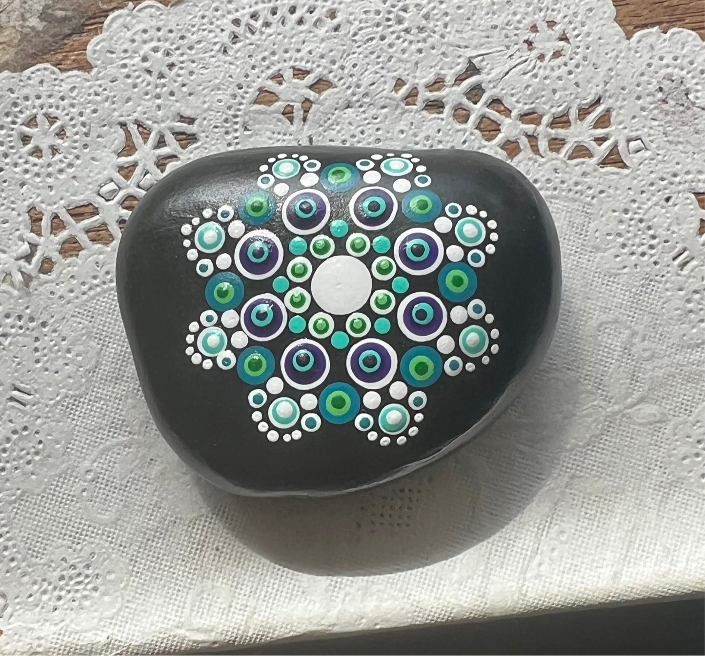 Mandala painted rock art, Drawing Room (706h)