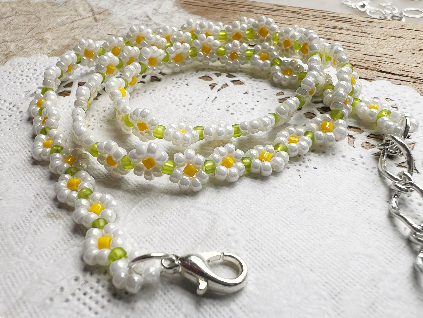 Daisy chain necklace