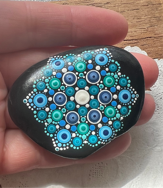 Mandala painted rock art, Blueberry Hollow (706d)