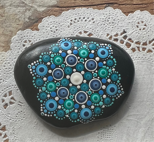 Mandala painted rock art, Blueberry Hollow (706d)