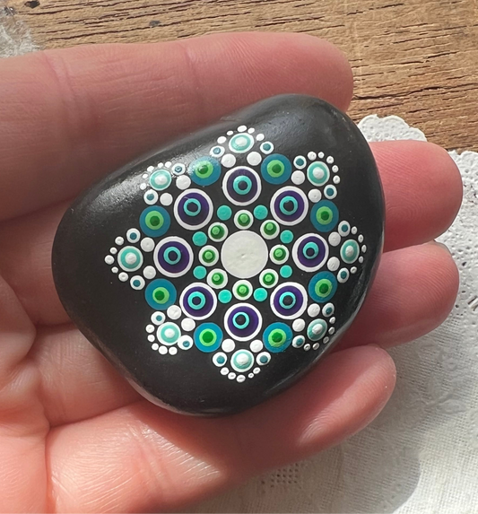 Mandala painted rock art, Drawing Room (706h)