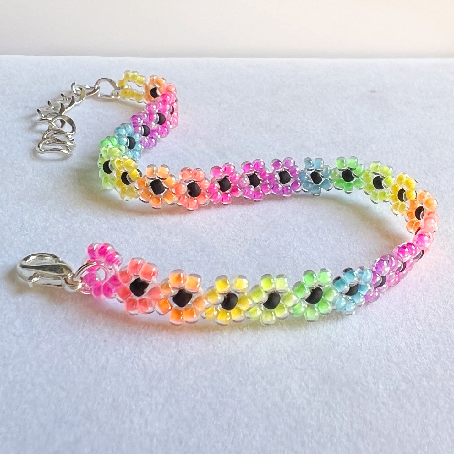 Florescent flower bracelet (medium bead size)