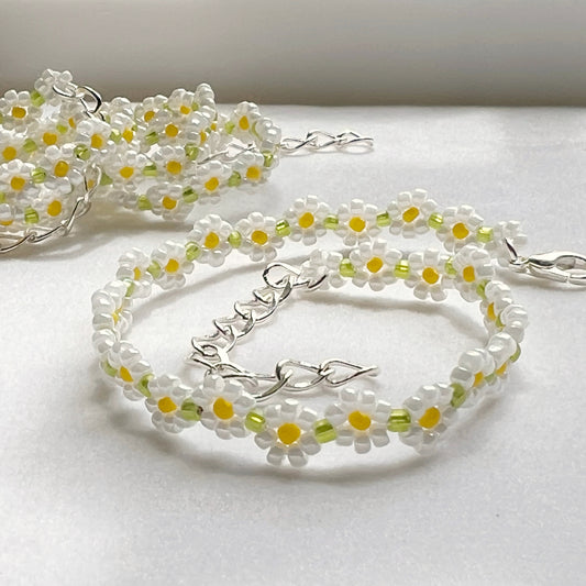 Daisy chain bracelet