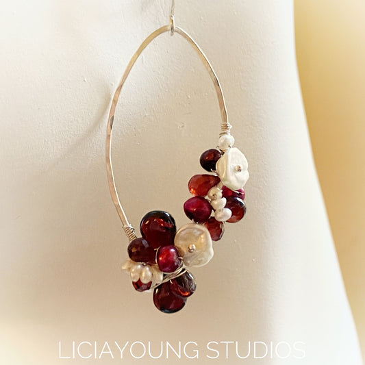 Snow and berries bouquet earrings