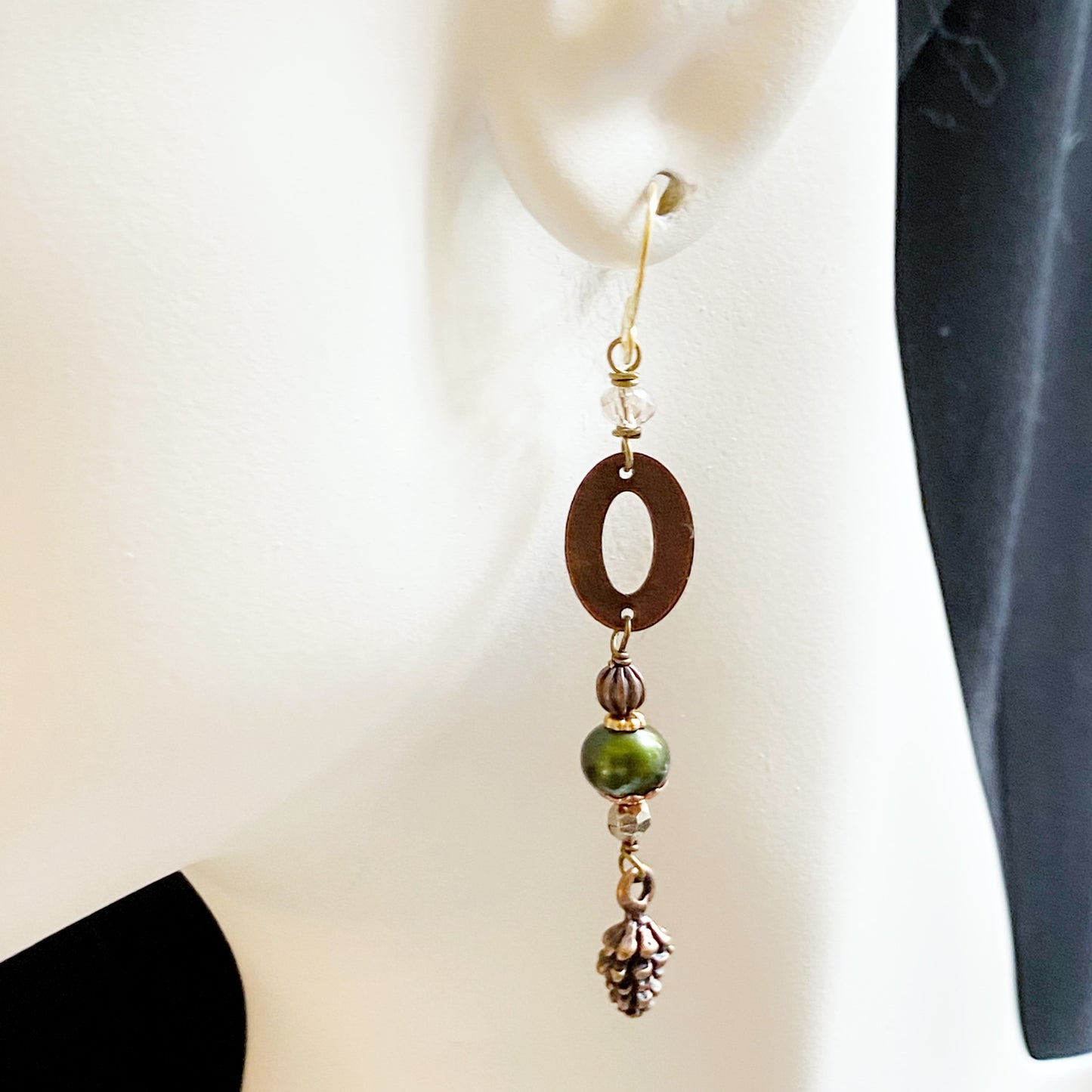 Green rhyolite and garnet necklace and earring set