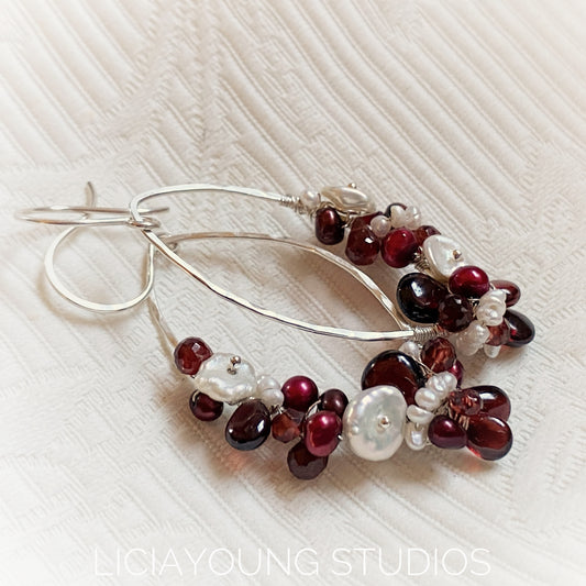 Snow and berries bouquet earrings